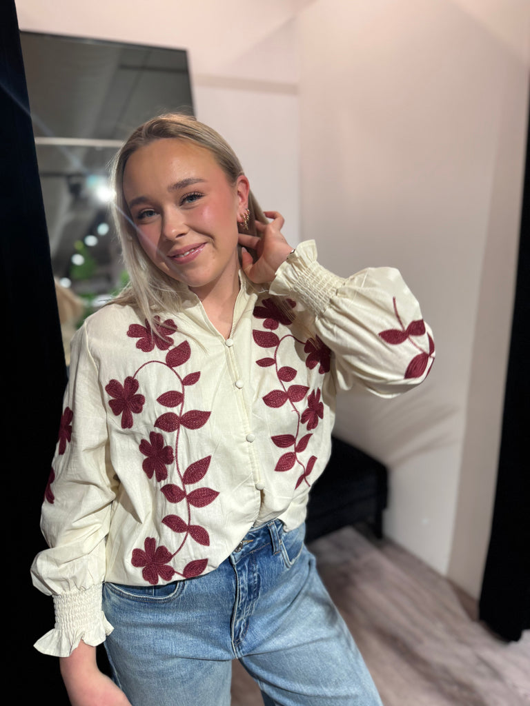 Nora’s shirt offwhite