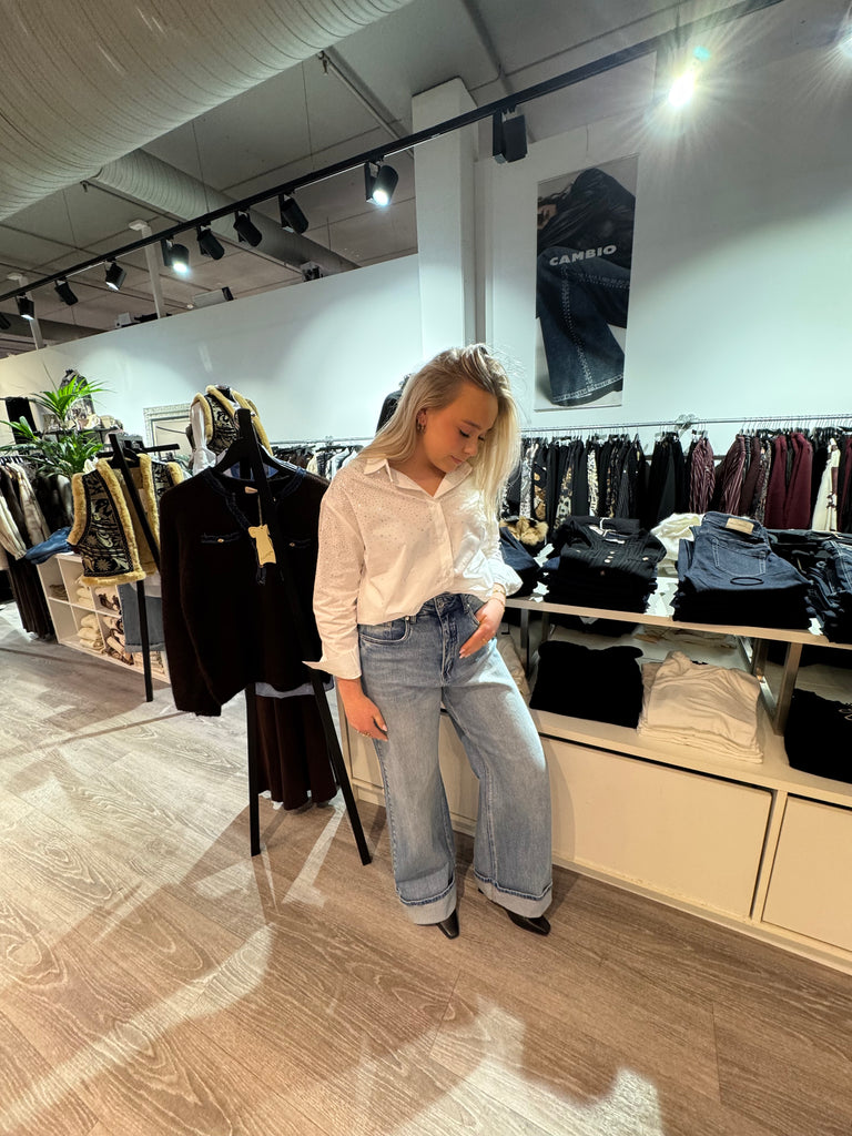 Hvit skjorte m/krystaller