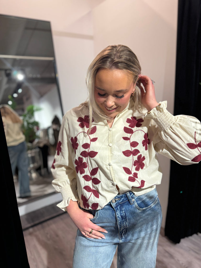 Nora’s shirt offwhite