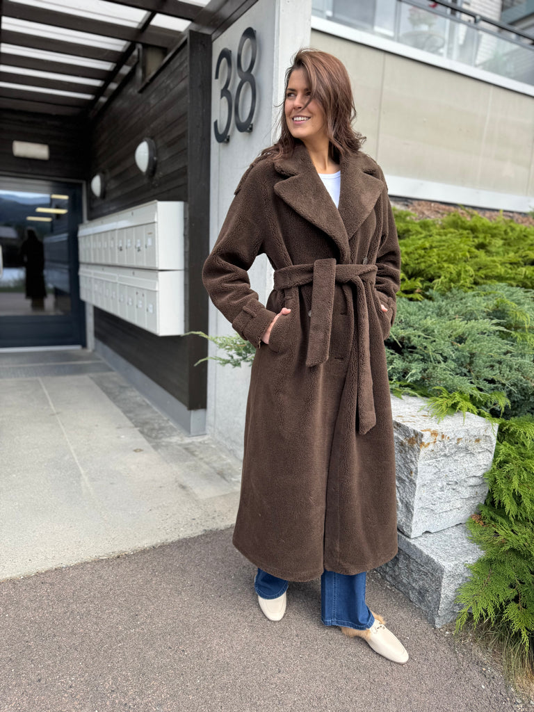 Maxi teddykåpe med belte i ullblanding, mørkebrun