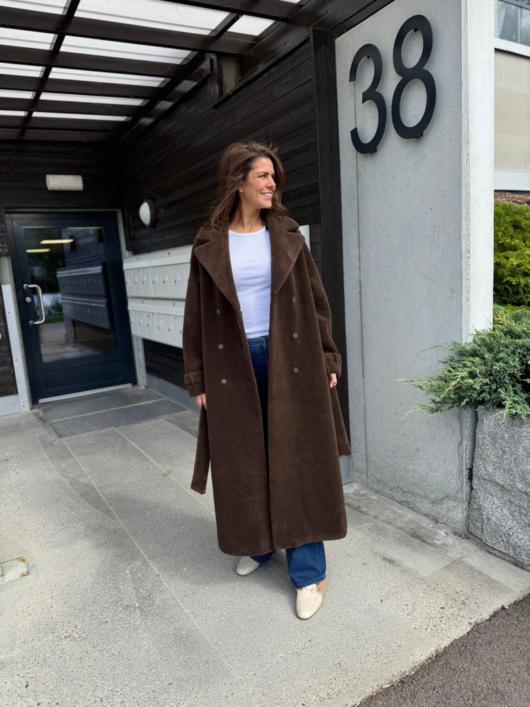 Maxi teddykåpe med belte i ullblanding, mørkebrun