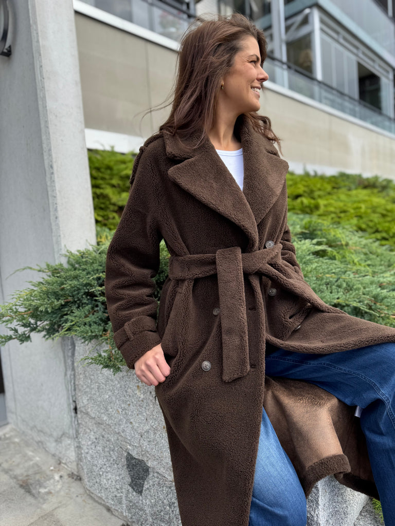 Maxi teddykåpe med belte i ullblanding, mørkebrun