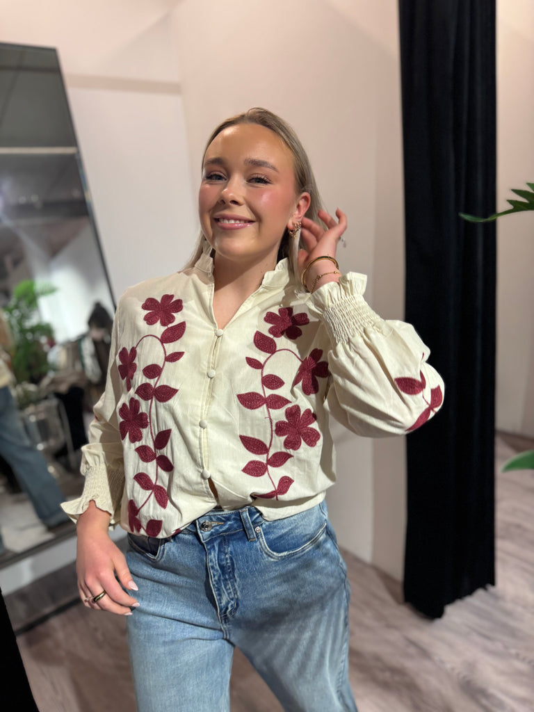 Nora’s shirt offwhite