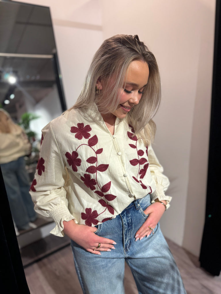 Nora’s shirt offwhite